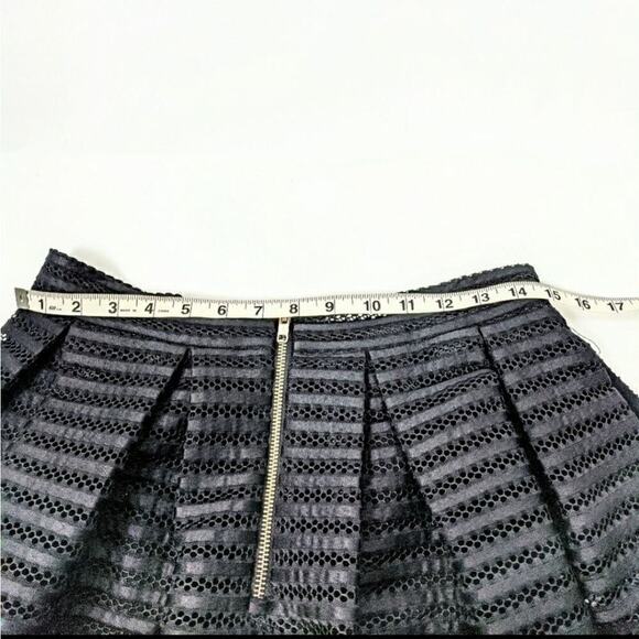 Freeway Apparel Black Mesh Line Zip A-Line Skirt - Picture 4 of 8